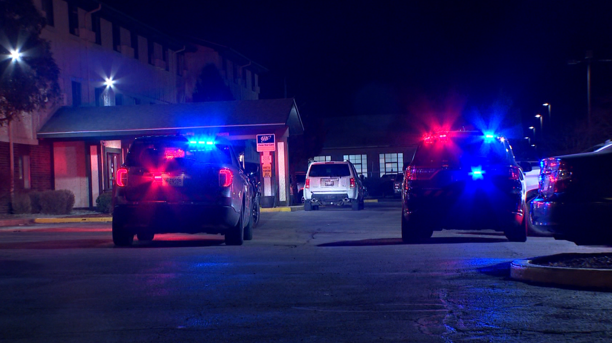 Attempted robbery, stabbing investigated at hotel near Milwaukee airport