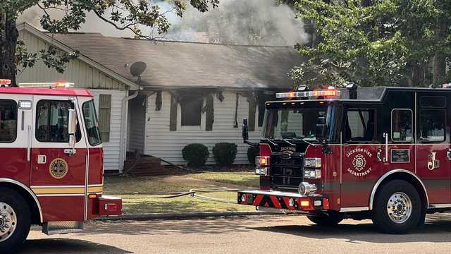 Great plumes of smoke rise from burning house in Jackson - Vimarsana News