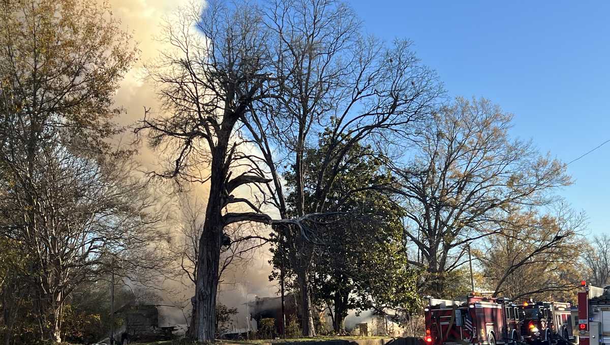 Fire breaks out at abandoned home in Jackson