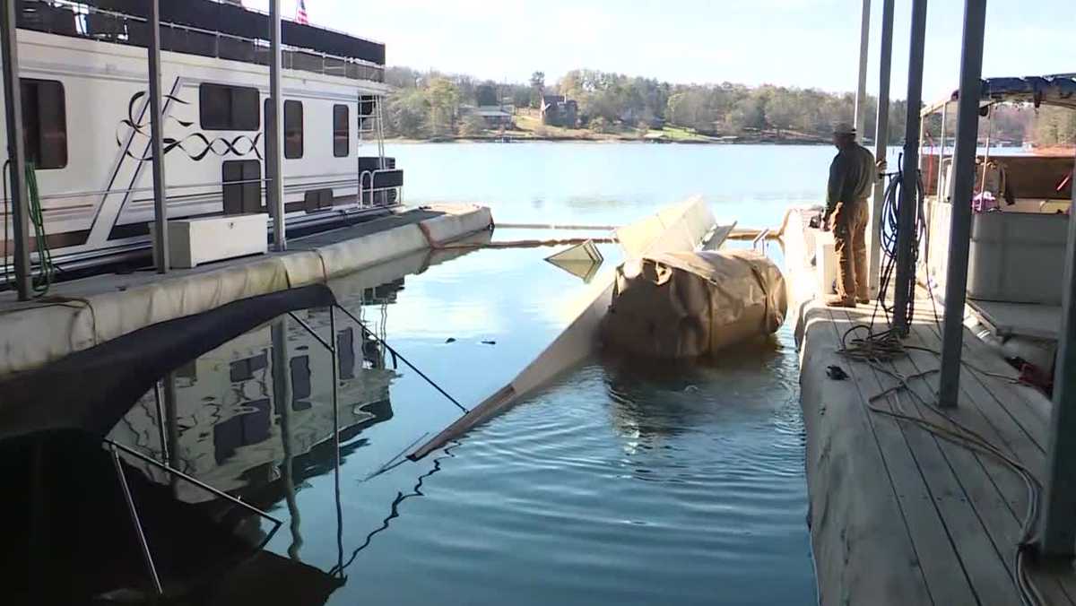 Houseboat sinks Lake Hartwell leaving mother without sentimental memory