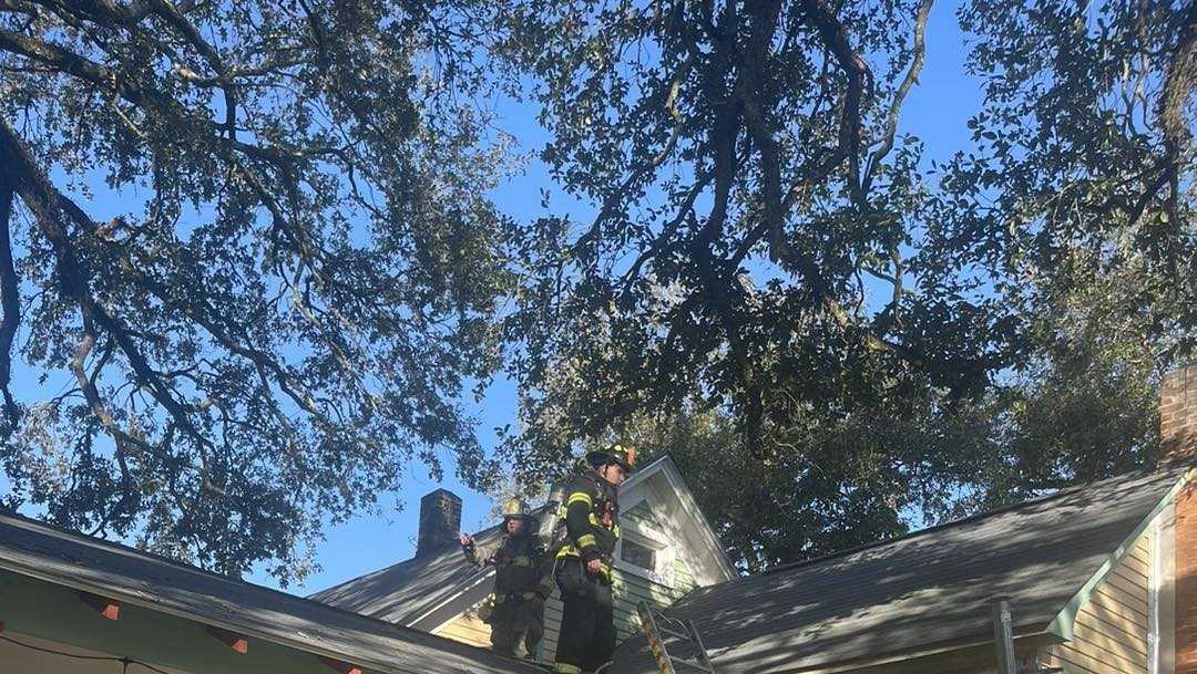 Hammond Fire Department extinguishes house fire