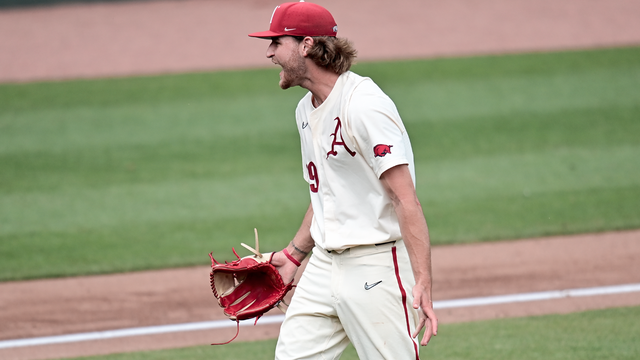 Razorbacks hold off Gamecocks for top 10 series win - Vimarsana News