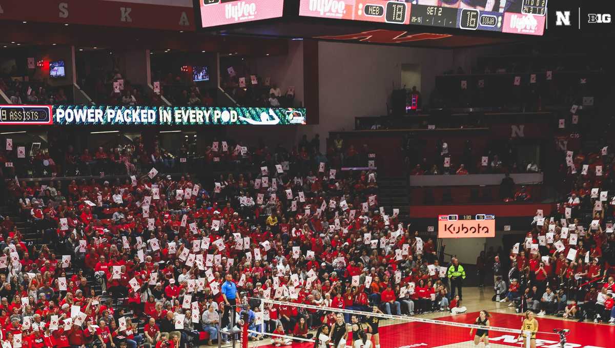 'B1G sweep for our 350th consecutive sellout': Nebraska volleyball sweeps Iowa Thursday