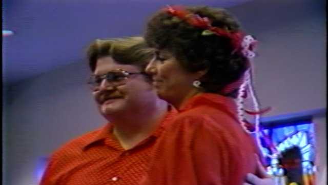Husker fans enjoy a Big Red wedding before going Iowa game - Vimarsana News