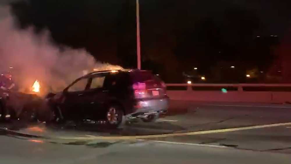 Vehicles catch fire after crash on Hwy. 50 in Sacramento