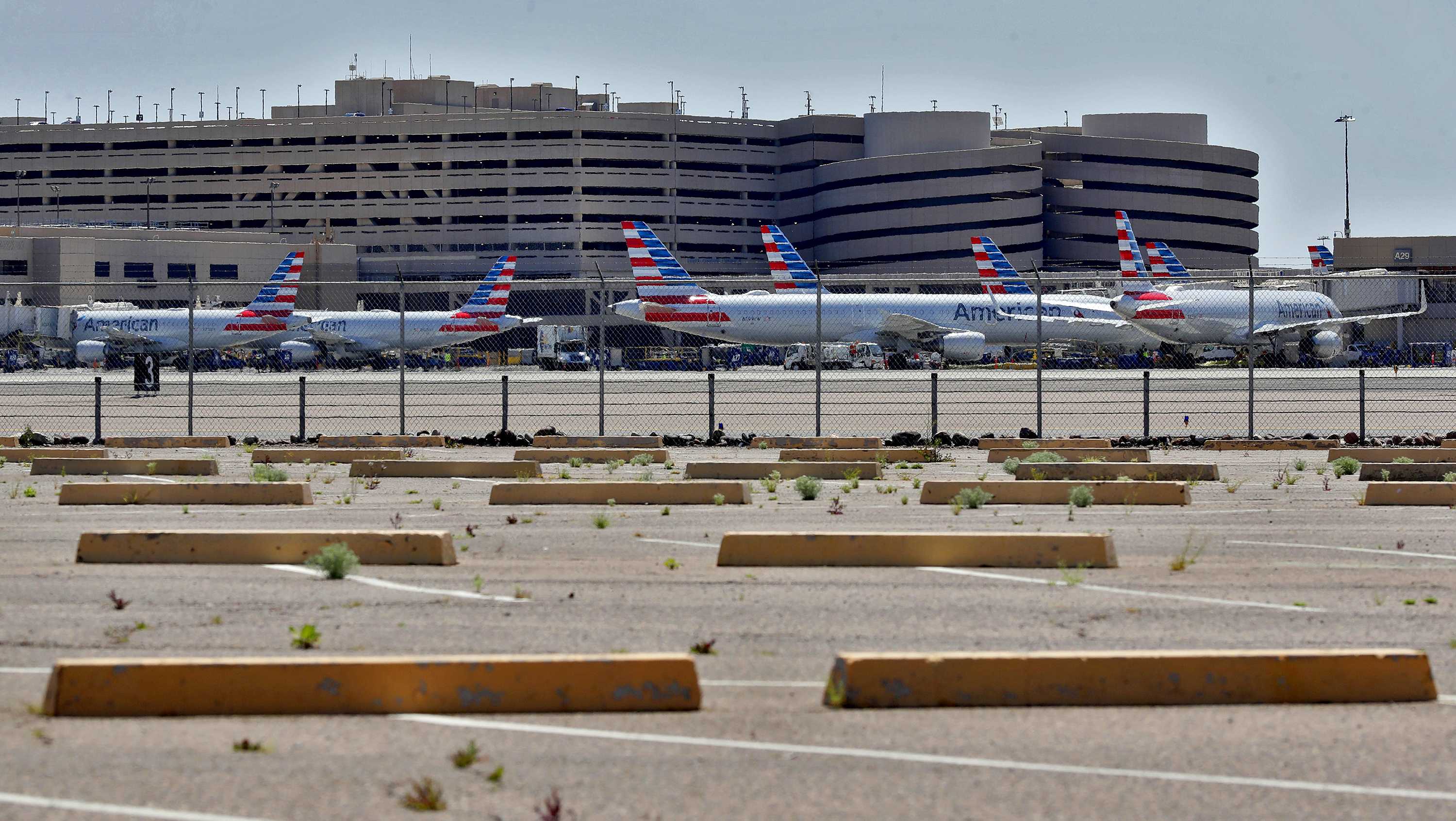 3 TSA officers injured in 'unprovoked and brazen' attack by female traveler at Phoenix airport - Vimarsana News