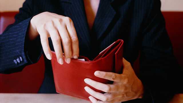 UK workers suffer their biggest pay drop in two decades - Vimarsana News