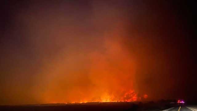 A sheriff's deputy died while helping people evacuate as central Texas wildfire spread - Vimarsana News