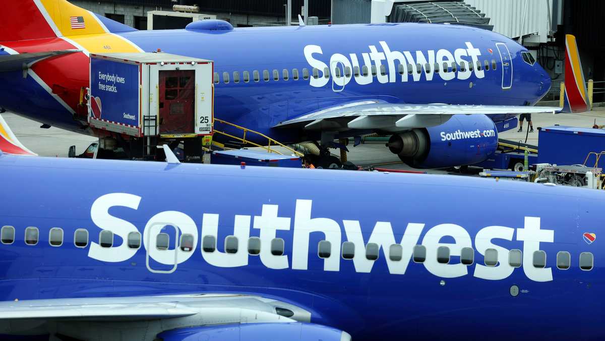 Southwest Airlines bringing back alcohol on planes
