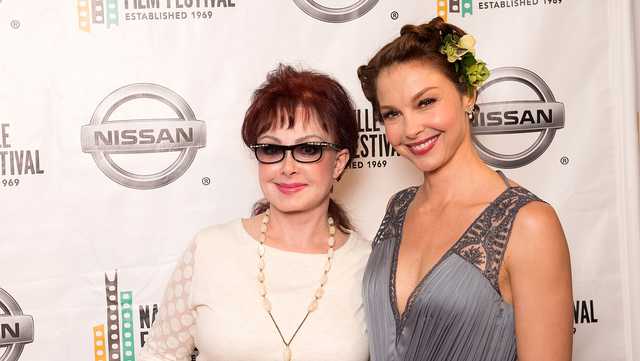 Ashley Judd pays tribute to her mother Naomi - Vimarsana News