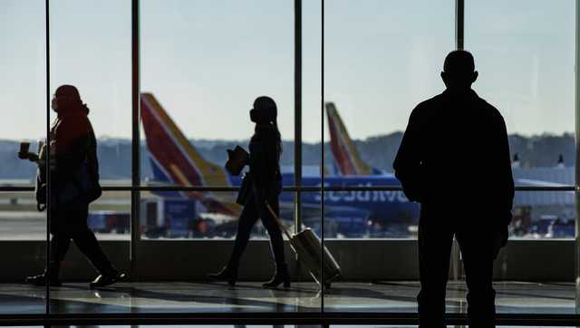 Two major airline CEOs question the need for masks on planes - Vimarsana News