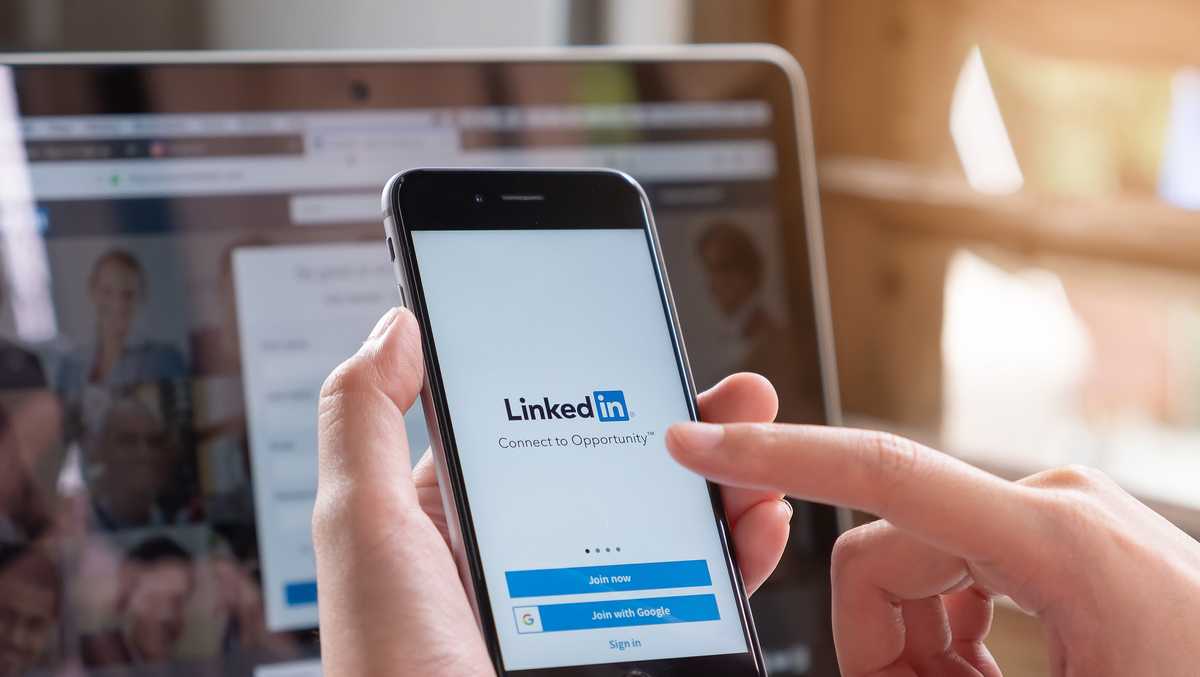 LinkedIn knows there are fake accounts on its site.  Now he wants to help users notice them