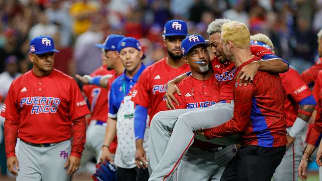 Mets' Edwin Díaz hurts his knee during a World Baseball Classic