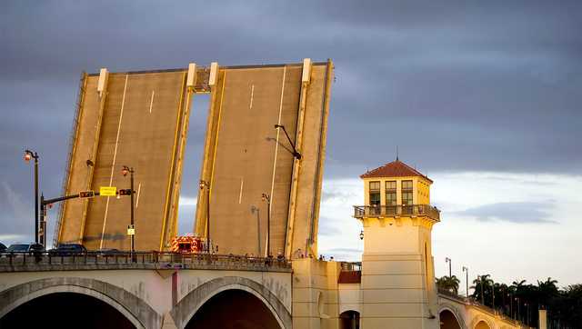 Estate of woman who fell to her death from Florida drawbridge sues operators - Vimarsana News