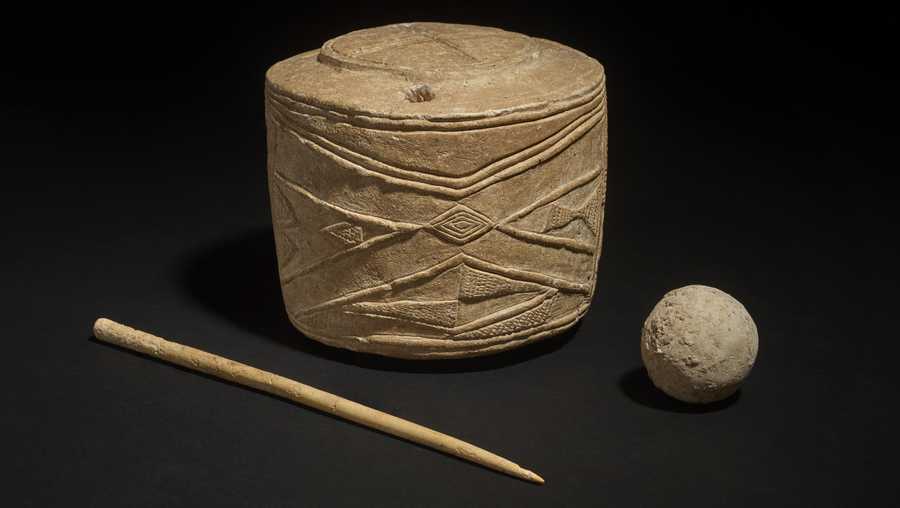 Burton Agnes chalk drum, chalk ball and bone pin. 3005--2890BC.