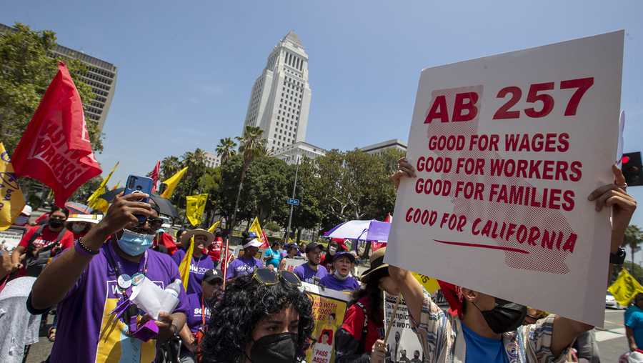 Los Angeles, CA - June 09:  Fast-food workers lead a march to the state building on Spring Street after rally at Los Angeles City Hall to protest unsafe working conditions, and to demand a voice on the job through AB 257 Thursday June 8 2022 in Los Angeles. (Brian van der Brug/Los Angeles Times via Getty Images)