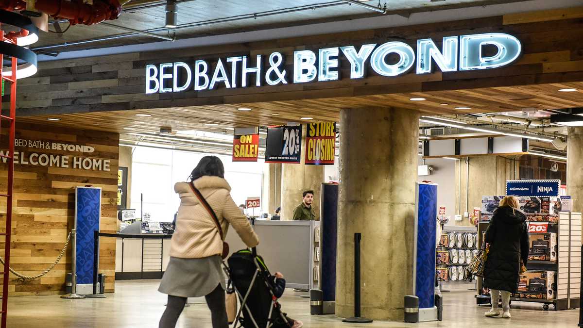 Bed Bath & Beyond closes stores and raises 1 billion to stave off