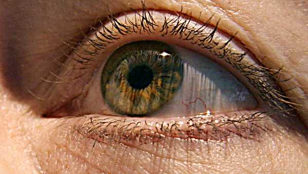 Research has been exploring how the eye may help in diagnosing Alzheimer's disease before symptoms begin.