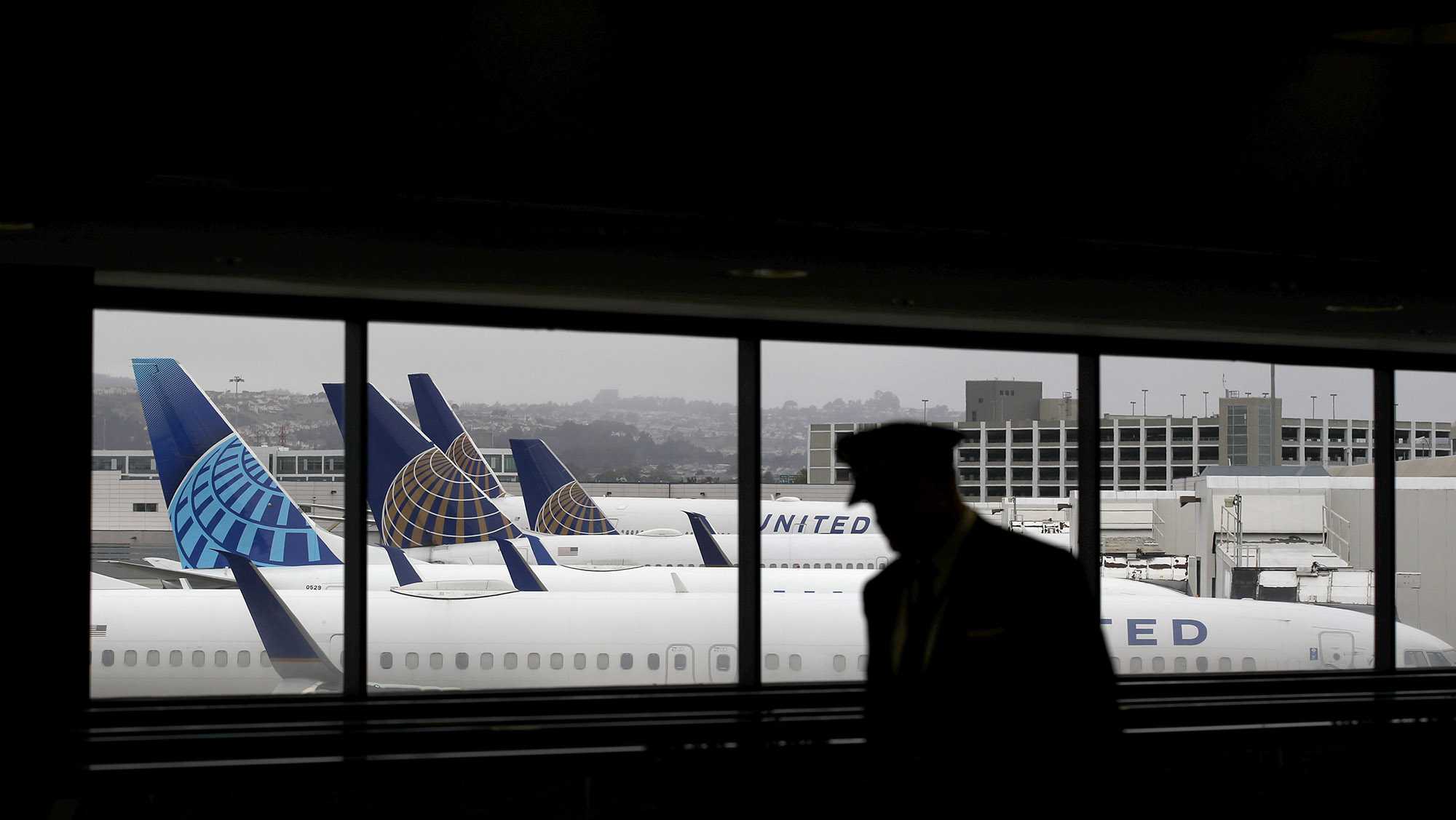 United flight takes scary plunge toward ocean after takeoff - Vimarsana News