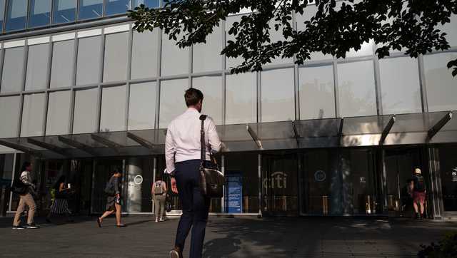 The battle to get workers back to the office is heating up - Vimarsana News