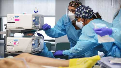 US could soon hit more than 200,000 new coronavirus cases per day, officials warn - Vimarsana News