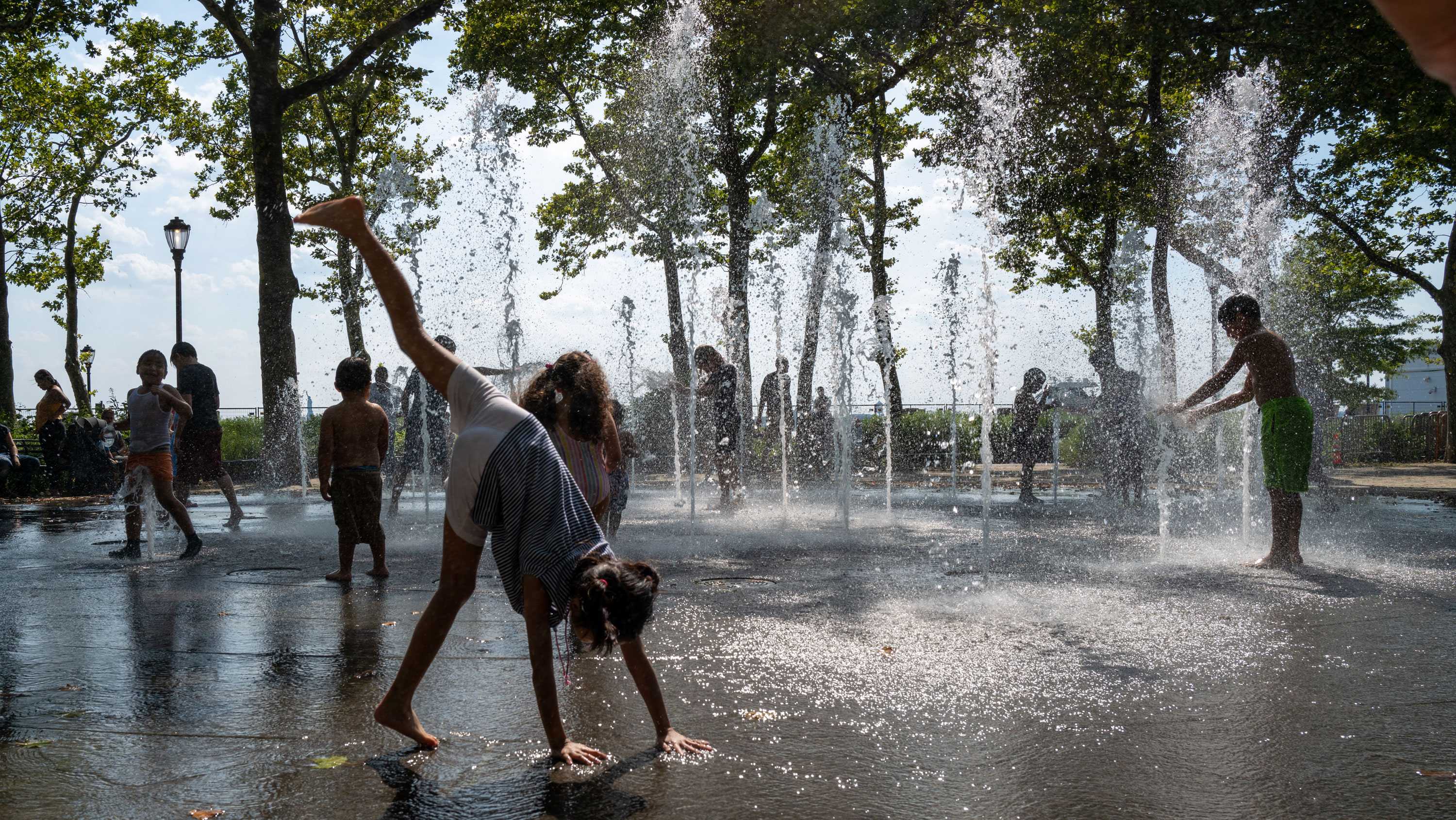 Grim warnings issued as oppressive heat wave in US shows no signs of slowing - Vimarsana News