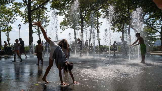 Get to a cool place, check on your neighbors: U.S. leaders issue warnings as heat wave spreads - Vimarsana News