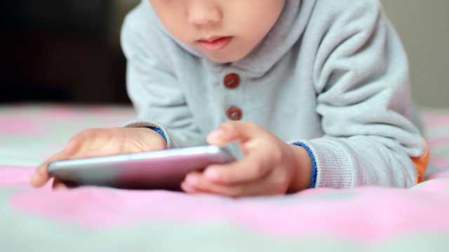 A study says giving your child a screen may hinder emotional regulation. Here's what to do instead - Vimarsana News
