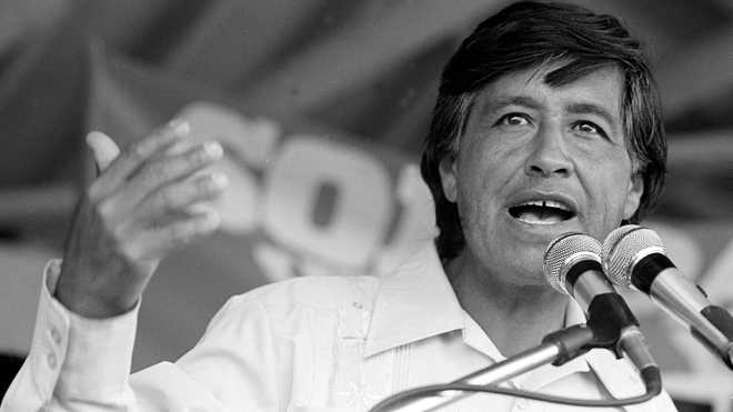 American&#x20;labor&#x20;leader&#x20;and&#x20;co-founder&#x20;of&#x20;the&#x20;United&#x20;Farm&#x20;Workers&#x20;&#x28;formerly&#x20;known&#x20;as&#x20;the&#x20;National&#x20;Farm&#x20;Workers&#x20;Association&#x29;&#x20;Cesar&#x20;Chavez&#x20;&#x28;1927&#x20;-&#x20;1993&#x29;&#x20;speaks&#x20;at&#x20;a&#x20;rally,&#x20;Coachella,&#x20;California,&#x20;1977.&#x20;&#x28;Photo&#x20;by&#x20;Cathy&#x20;Murphy&#x2F;Getty&#x20;Images&#x29;