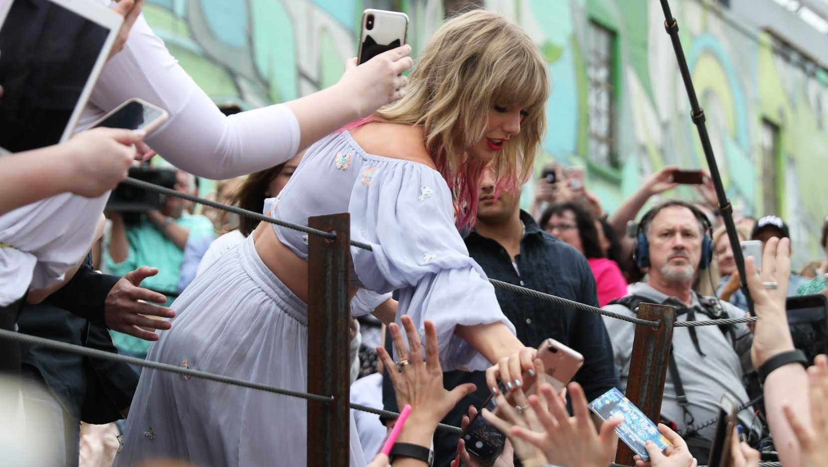 More than two dozen Taylor Swift fans sue Ticketmaster