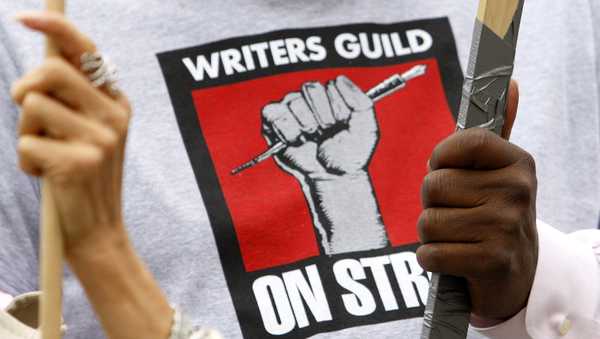 Member of Writers Guild of America hold signs on a picket line in front of Paramount Studios during the fourth day of a strike in Los Angeles November 8, 2007.  REUTERS/Lucy Nicholson (UNITED STATES)