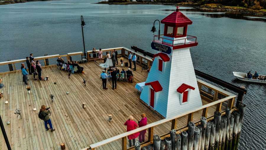Lindsay Clowes and Alex Leckie, both 29, exchanged vows on October 10 on a pier along the St. Croix River in New Brunswick surrounded by loved ones.