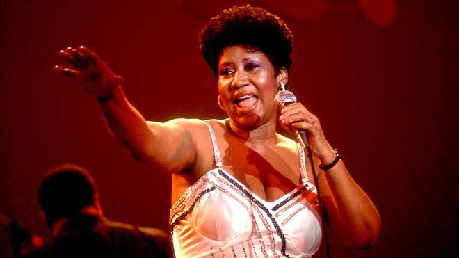 American&#x20;musician&#x20;Aretha&#x20;Franklin&#x20;performs&#x20;on&#x20;stage&#x20;at&#x20;the&#x20;Park&#x20;West&#x20;Auditorium,&#x20;Chicago,&#x20;Illinois,&#x20;March&#x20;23,&#x20;1992.&#x20;&#x28;Photo&#x20;by&#x20;Paul&#x20;Natkin&#x2F;Getty&#x20;Images&#x29;