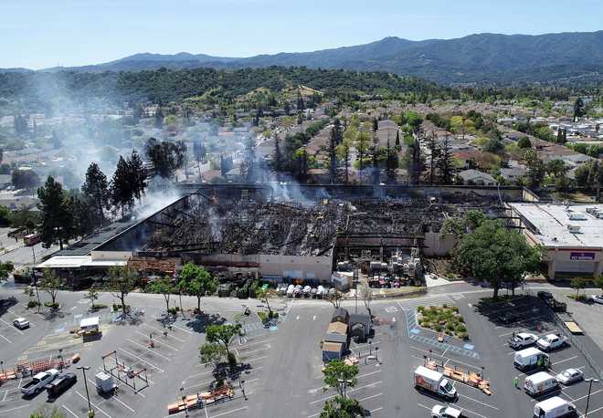 Smoke&#x20;rises&#x20;from&#x20;an&#x20;extinguished&#x20;fire&#x20;at&#x20;the&#x20;Home&#x20;Depot&#x20;off&#x20;Blossom&#x20;Hill&#x20;Road&#x20;in&#x20;San&#x20;Jose,&#x20;Calif.,&#x20;on&#x20;Sunday,&#x20;April&#x20;10,&#x20;2022.&#x20;The&#x20;weekend&#x20;fire&#x20;gutted&#x20;the&#x20;store,&#x20;sending&#x20;up&#x20;a&#x20;huge&#x20;plume&#x20;of&#x20;smoke&#x20;and&#x20;prompting&#x20;orders&#x20;for&#x20;some&#x20;nearby&#x20;residents&#x20;to&#x20;shelter&#x20;in&#x20;place,&#x20;authorities&#x20;said.