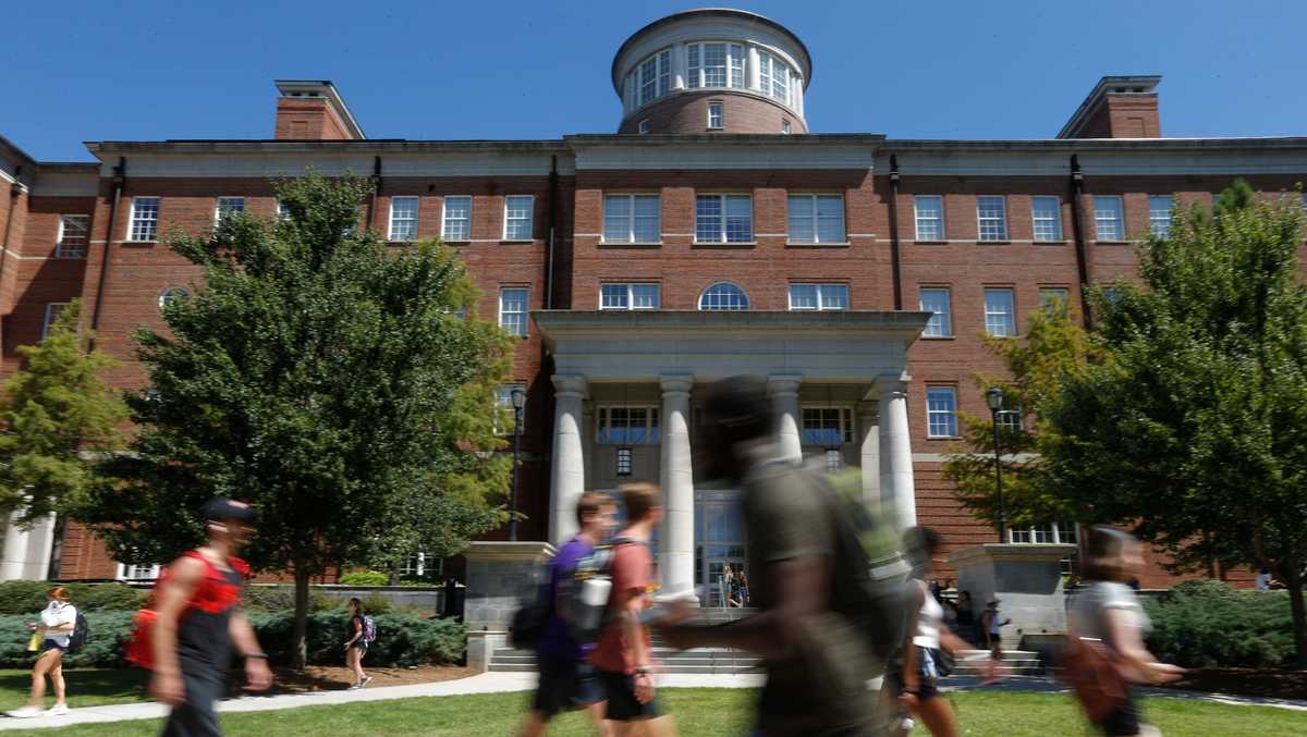 University of faculty to mandate masks in classrooms