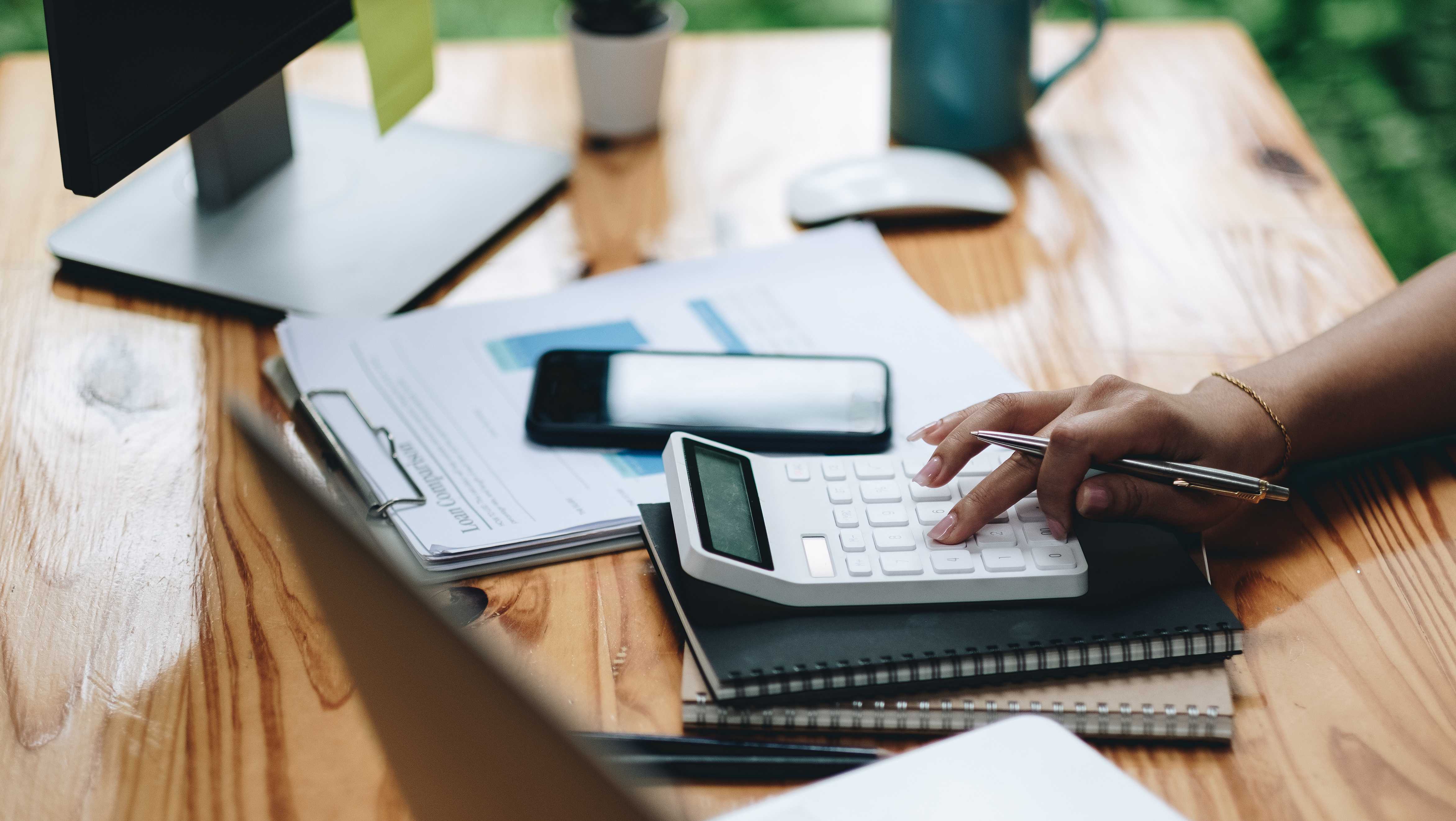 Experts say a recession could be on its way. Here's how to prepare your finances - Vimarsana News