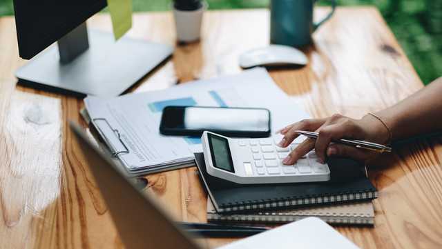 Experts say a recession could be on its way. Here's how to prepare your finances - Vimarsana News