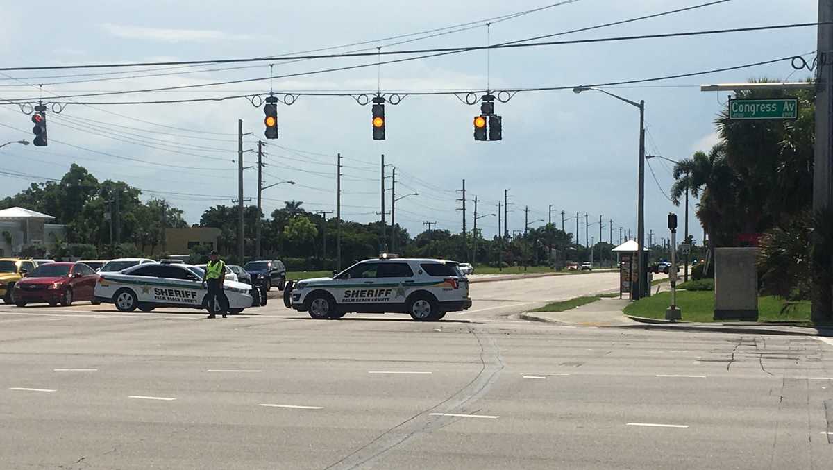 Crash closes all lanes of Hypoluxo Road west of Congress Avenue, avoid ...