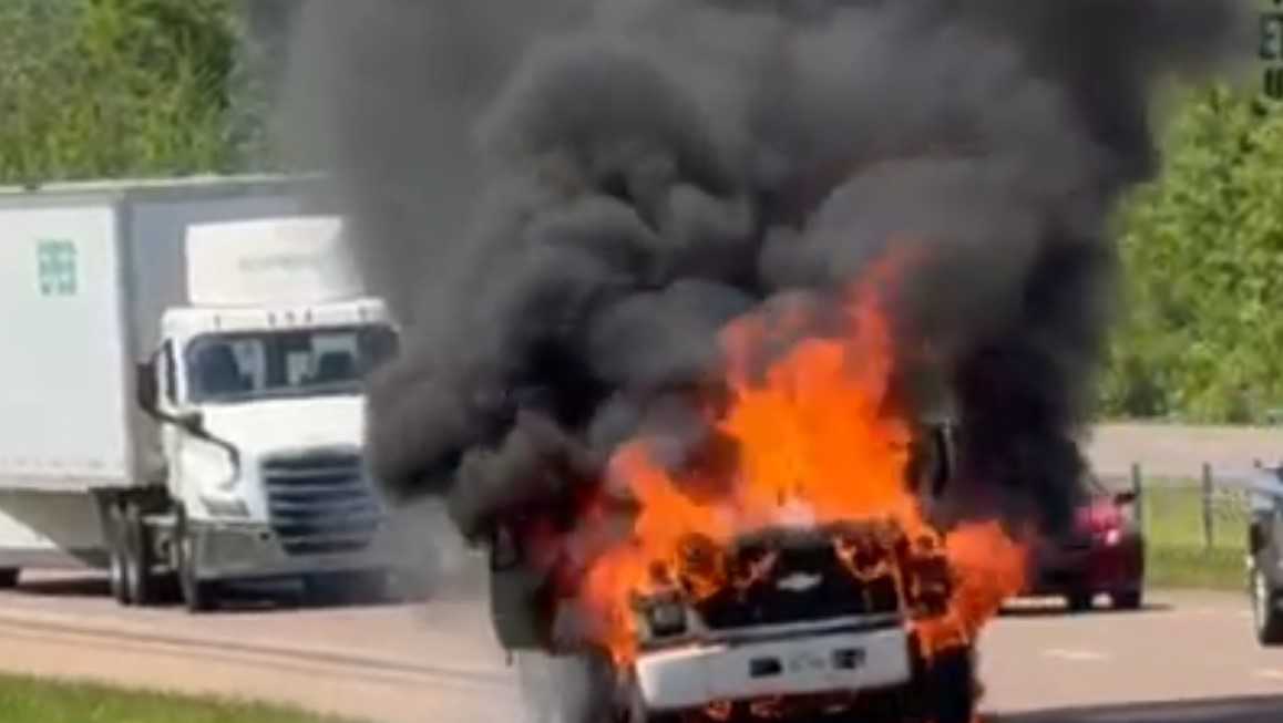 Truck fire snarls traffic on I-220
