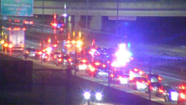 LMPD: 1 dead after crash on I-264 W near the airport