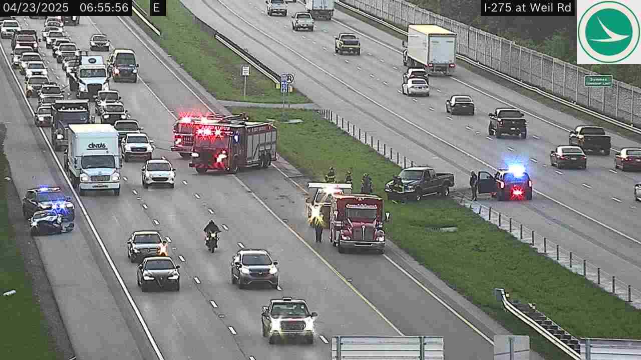 Crash with injuries blocking lane on I-275 westbound in Symmes