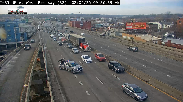 Multi-vehicle crash interrupts traffic on Interstate 35 in Kansas City; road back open