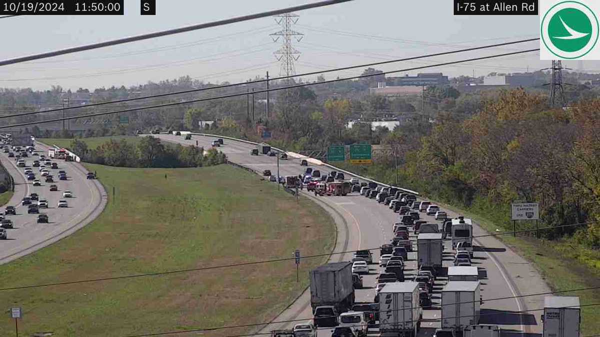 Crash with injuries reported on I-75 southbound in West Chester Township