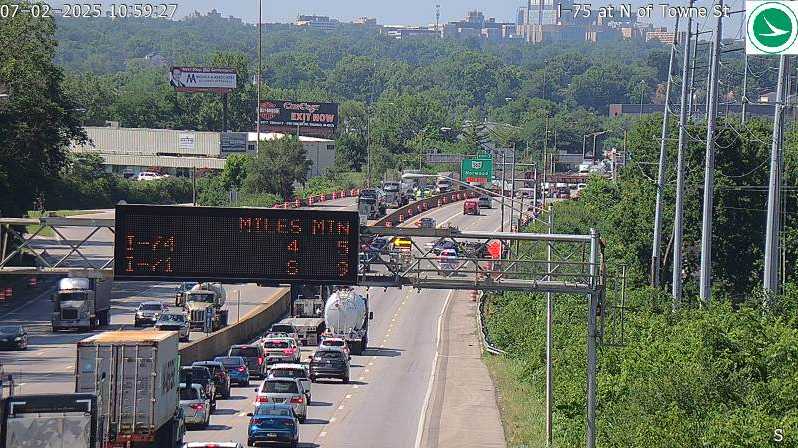 Crash blocking lanes reported on I-75 southbound in Bond Hill