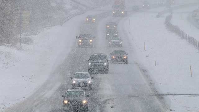 Snow falls in Maryland Friday