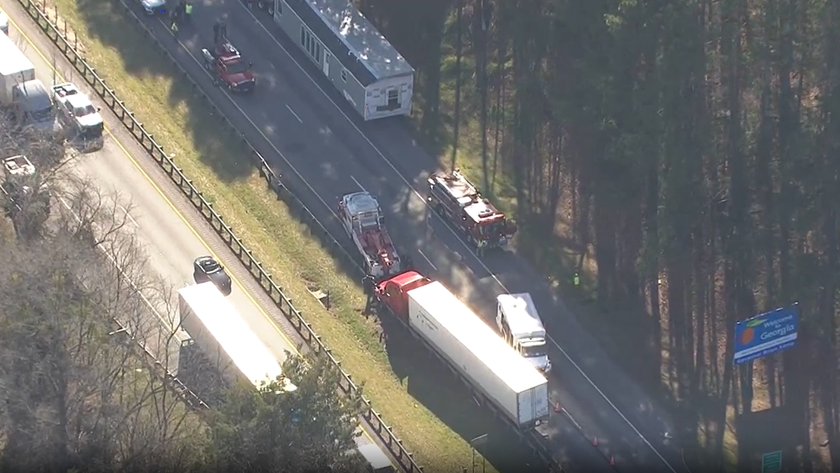South Carolina: Crash involving two semi-trucks causes backup on I-85