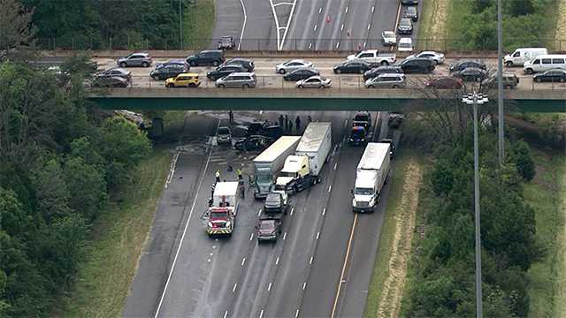 Tractor-trailers, cars collide on I-95 in Howard County