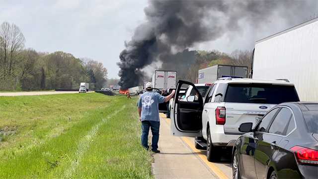 Three killed in multi-vehicle crash on I-20 in Warren County