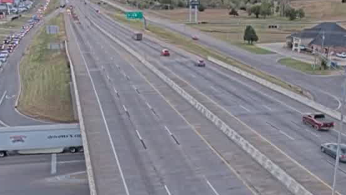 Person arrested after crash shuts down SB I-35 in OKC metro