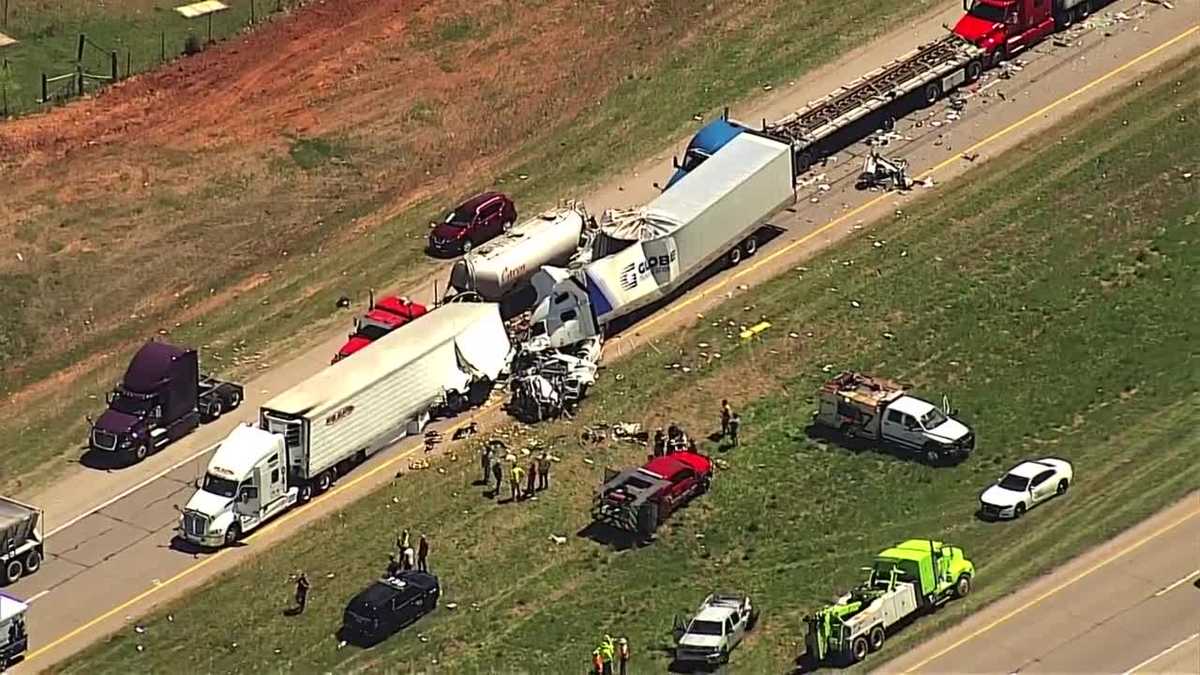 Ohp Two Dead After Crash Involving 5 Tractor Trailers On I 35 